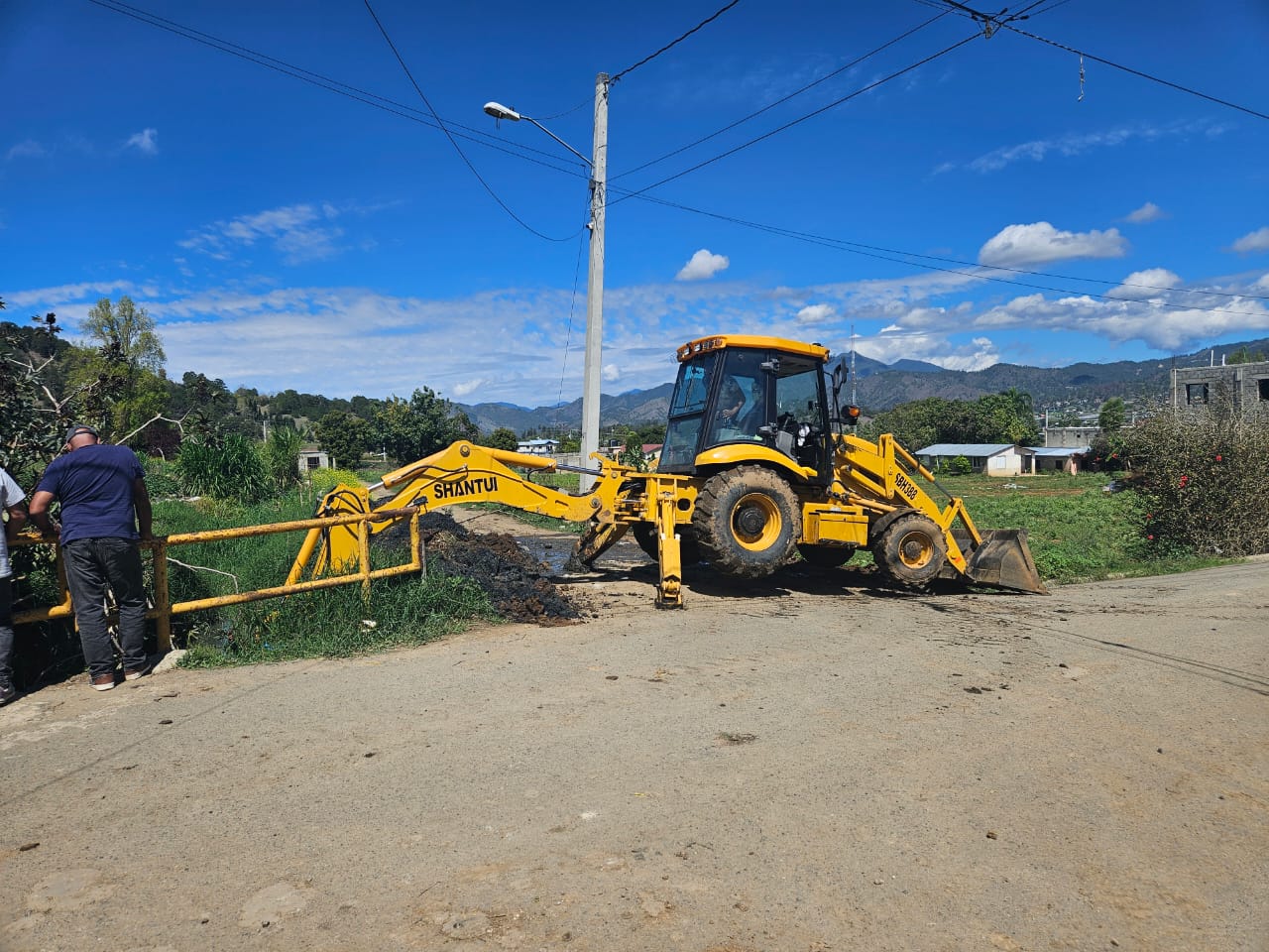 Ayuntamiento realiza limpieza de canales como medida preventiva ante días de lluvia
